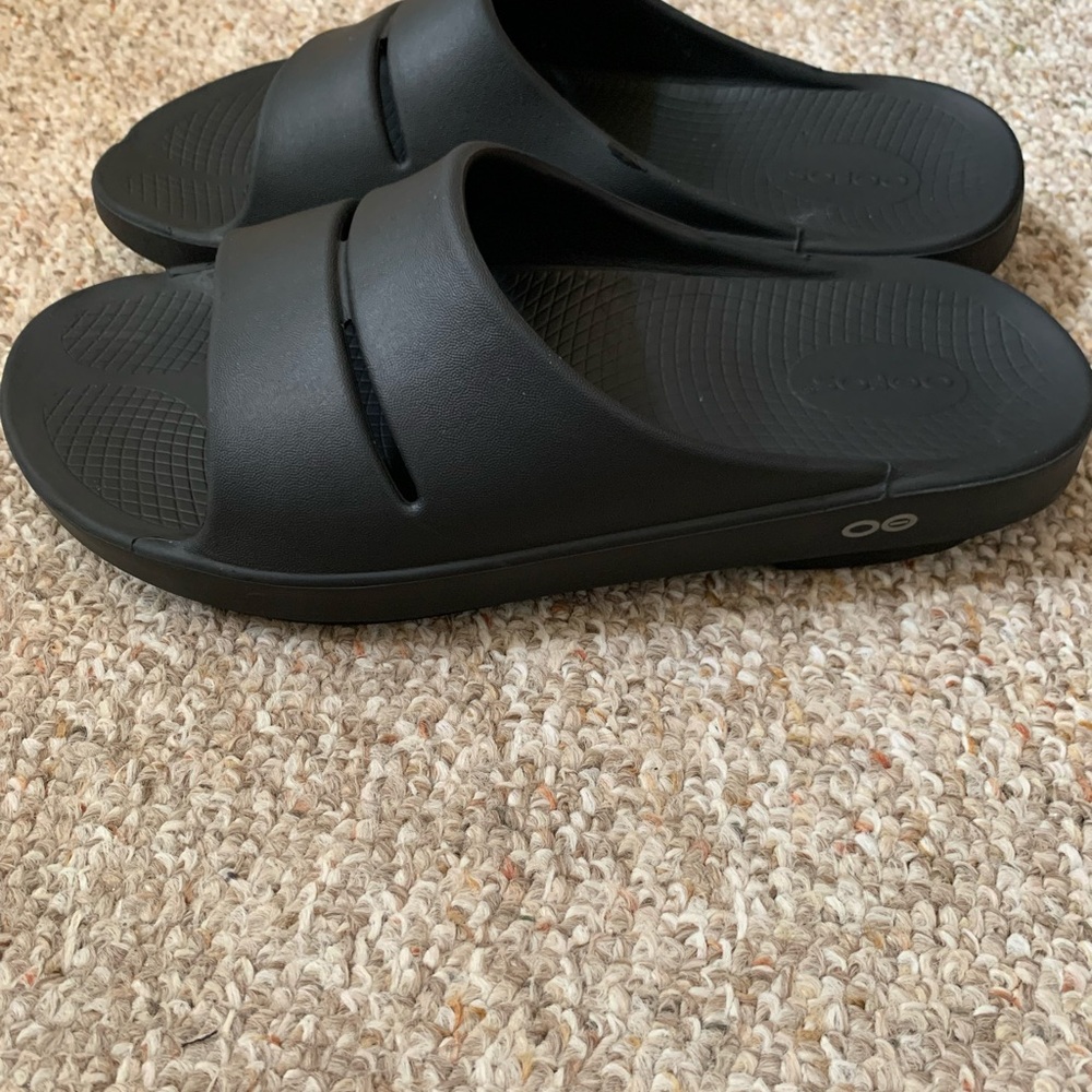 OOFOS Men's Black Comfort Slides